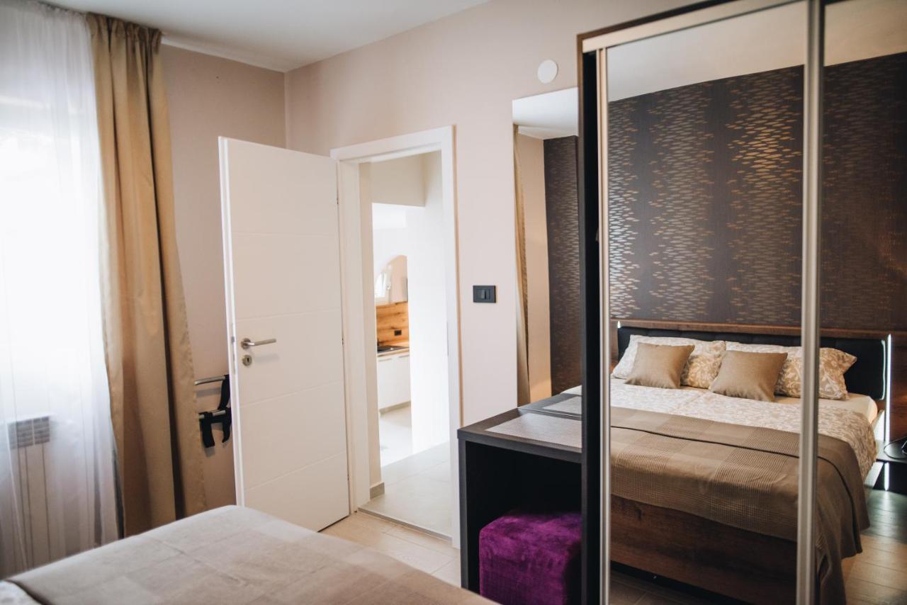 Stay In The Very Heart Of Porec - 50M To The Beach Luaran gambar