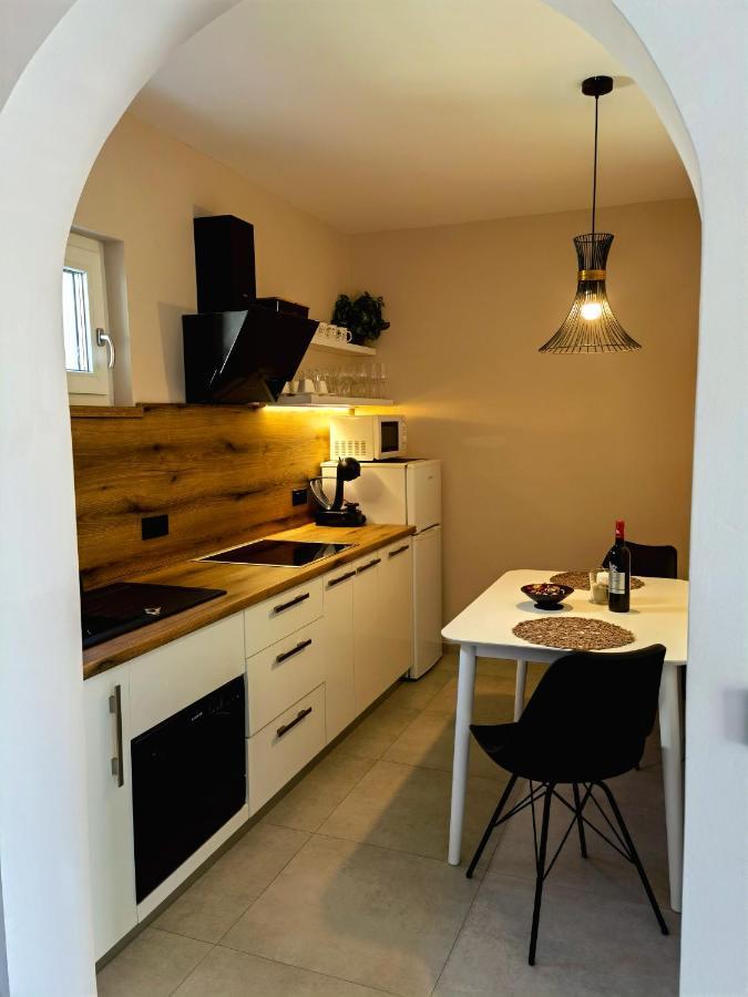 Stay In The Very Heart Of Porec - 50M To The Beach Luaran gambar