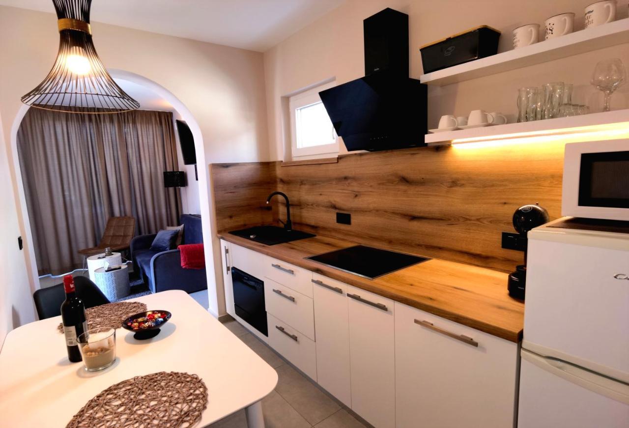 Stay In The Very Heart Of Porec - 50M To The Beach Luaran gambar