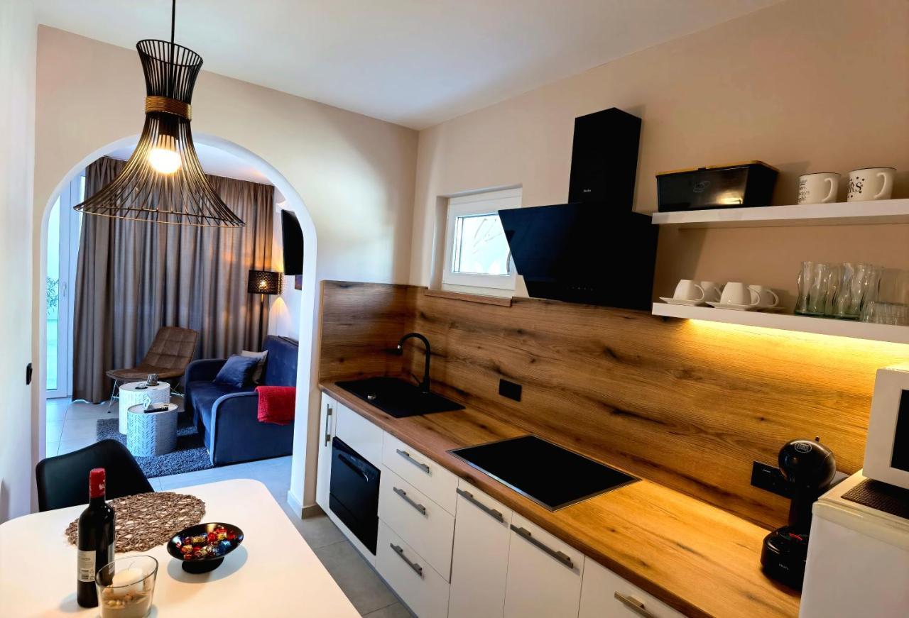 Stay In The Very Heart Of Porec - 50M To The Beach Luaran gambar