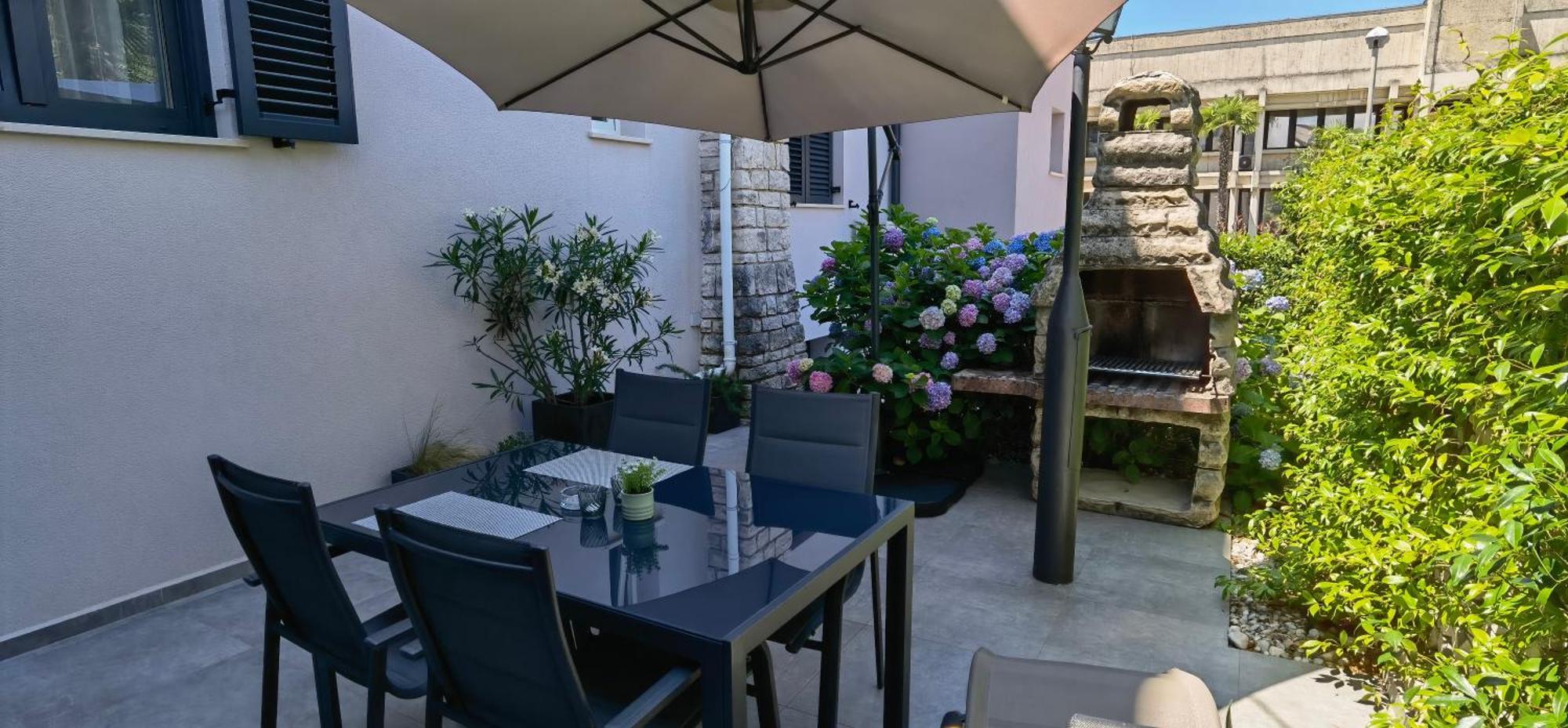 Stay In The Very Heart Of Porec - 50M To The Beach Luaran gambar