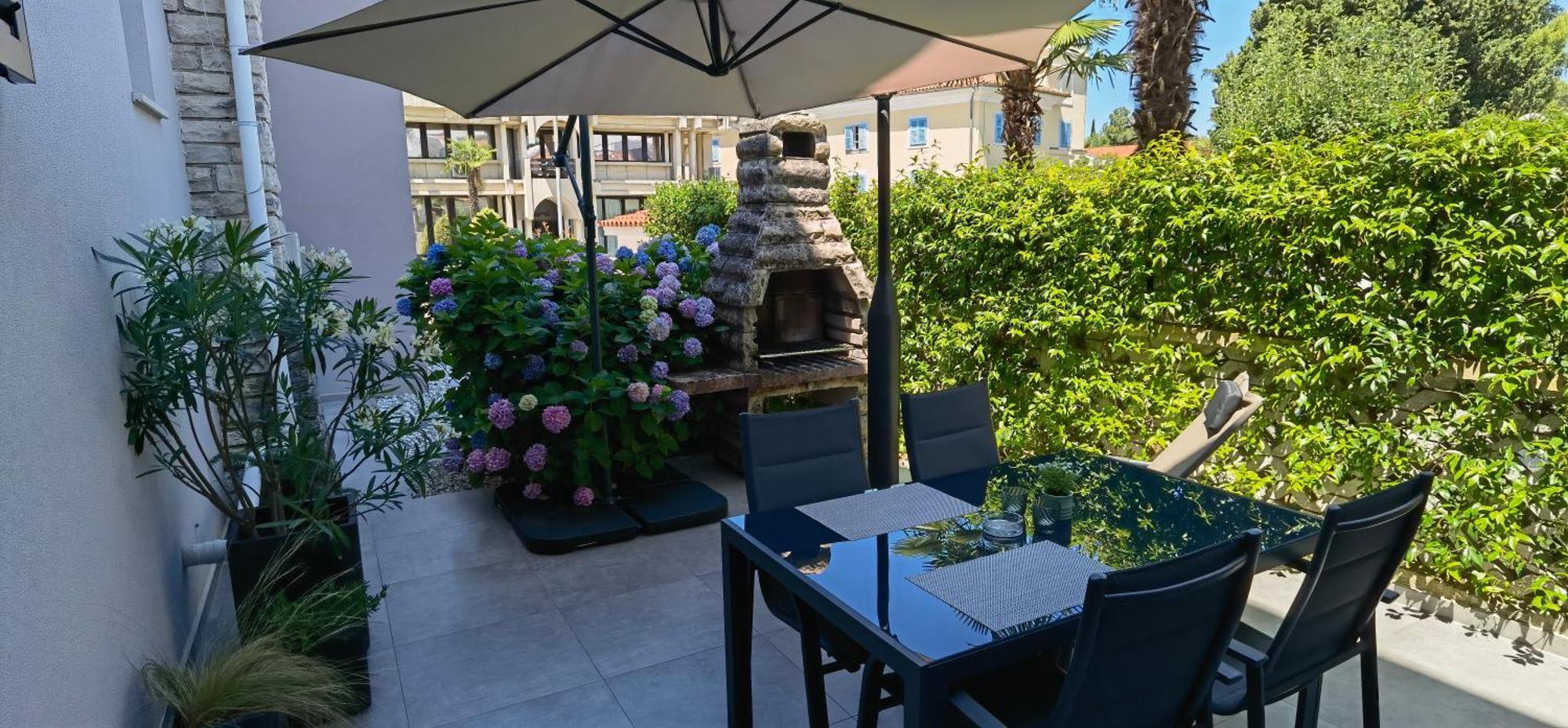 Stay In The Very Heart Of Porec - 50M To The Beach Luaran gambar